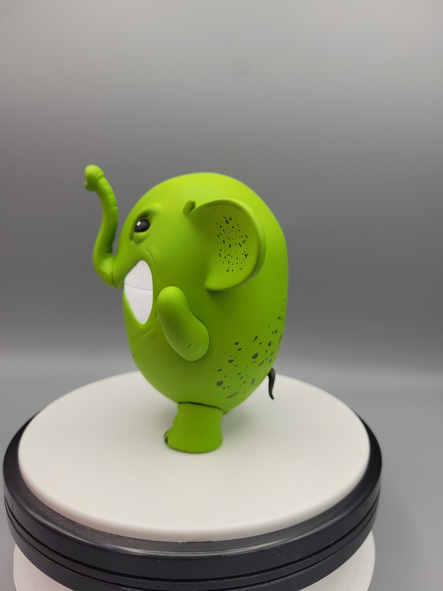 Charlie the Angry Elephant (Green) by Angelonce