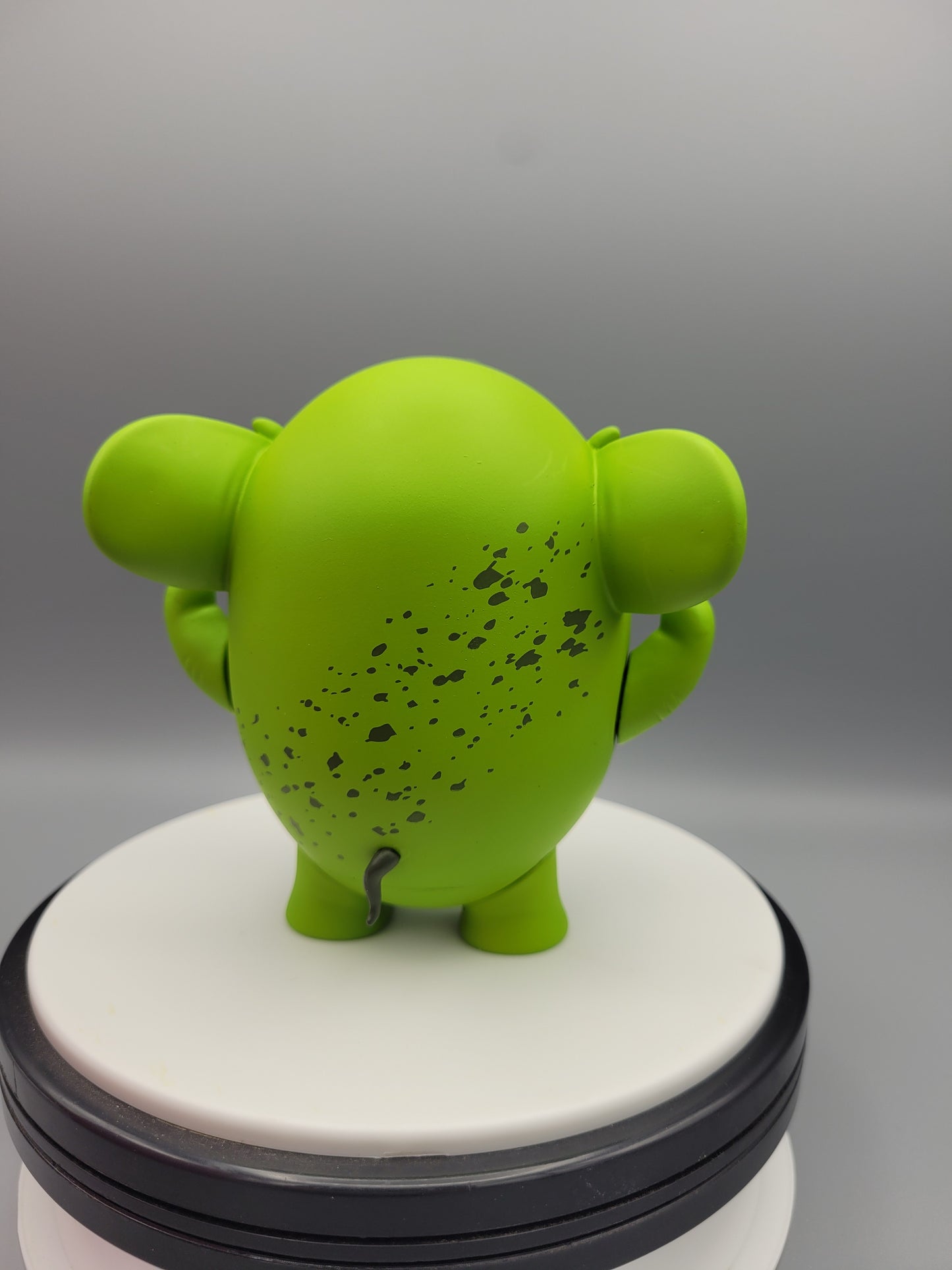 Charlie the Angry Elephant (Green) by Angelonce